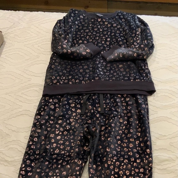 SOLD!! Bundle of 3 pairs of Ladies Pajamas~Sizes L & XL - Picture 8 of 9